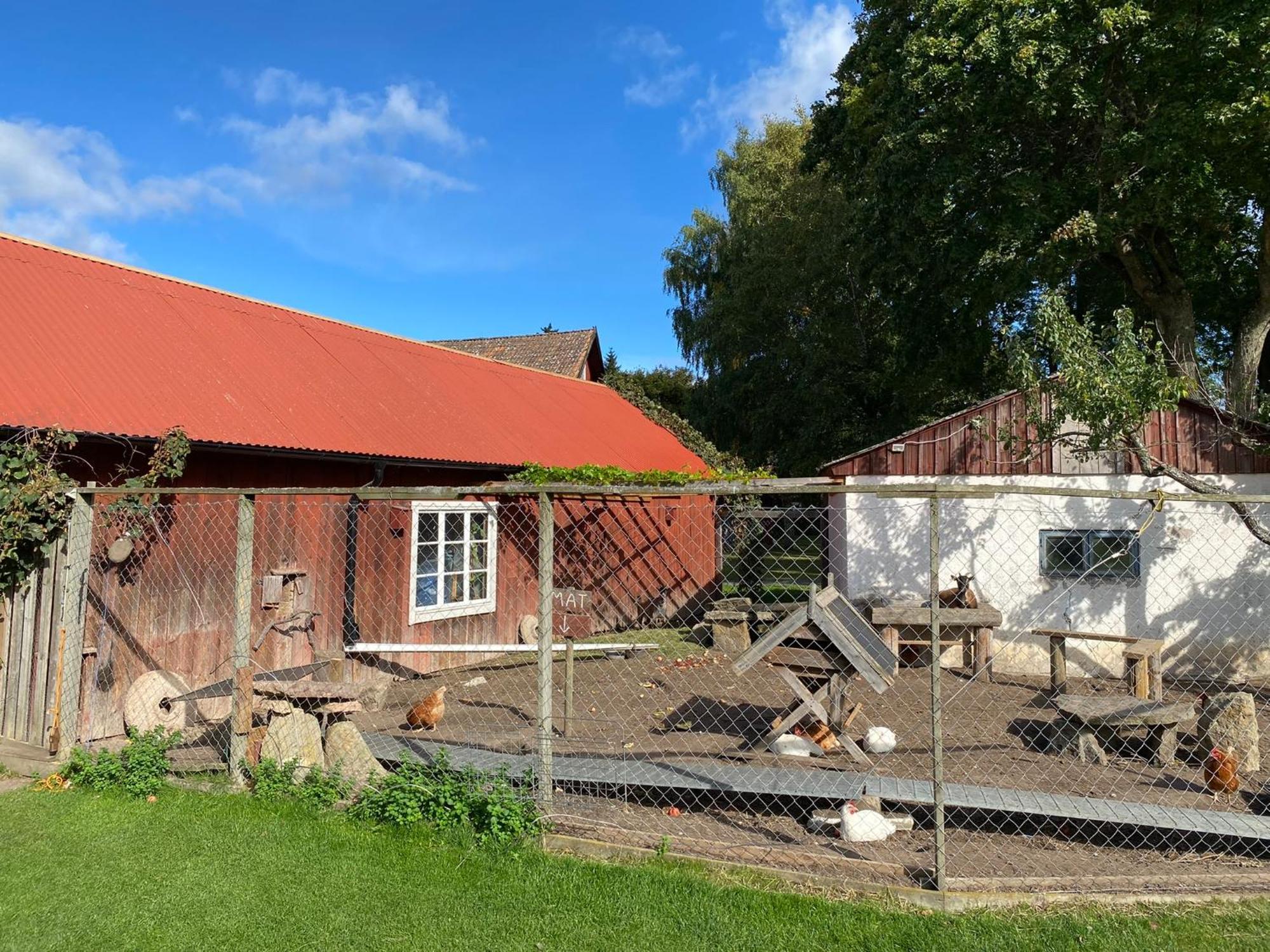 Aeventyrsgardens Vandrarhem, Kinnekulle Källby Exterior foto